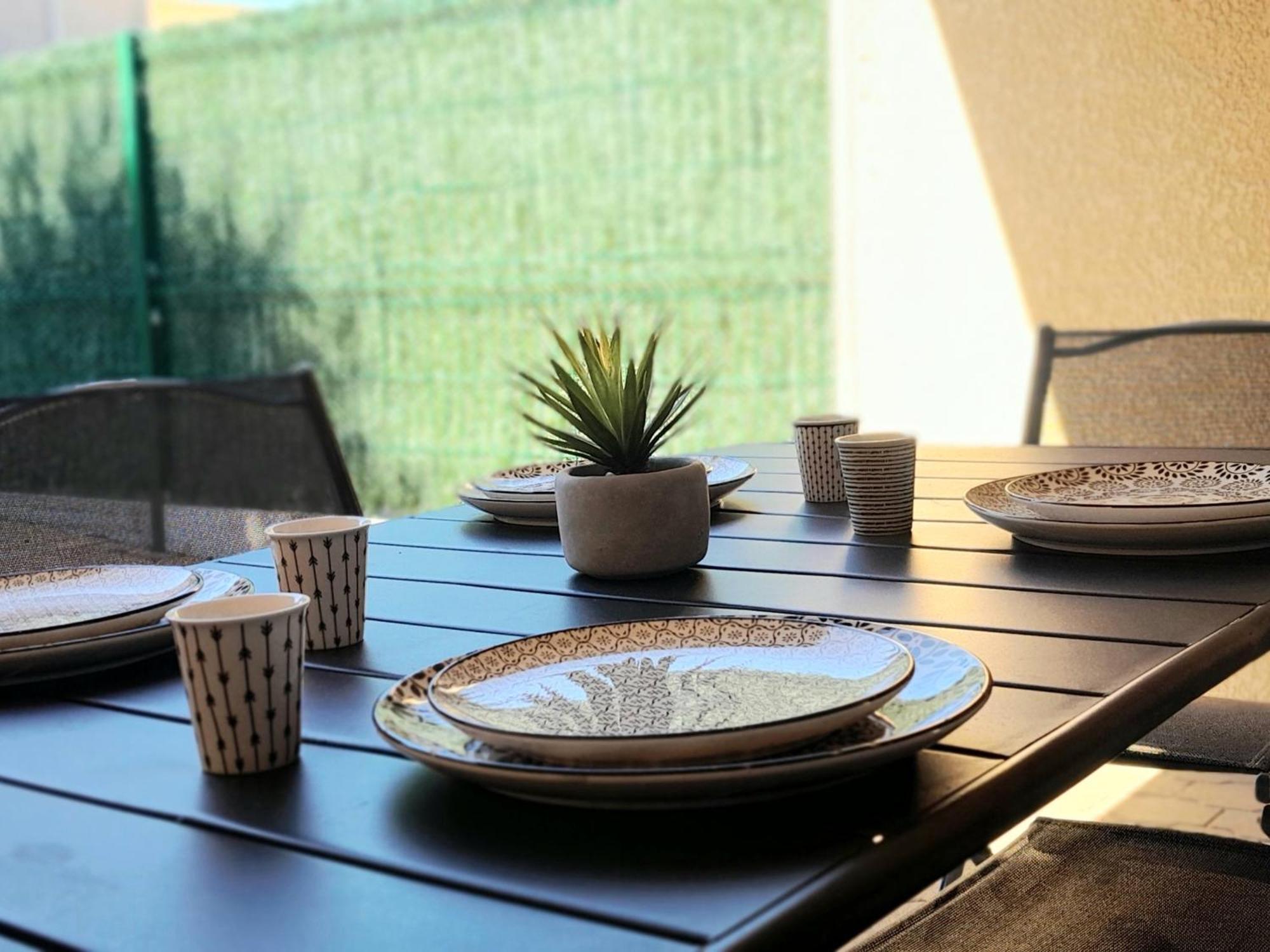 Charmante Villa Patio Avec Terrasse : Proche Plages Et Centre, Ideale Pour 4 Personnes - Fr-1-239-789 카브레톤 외부 사진