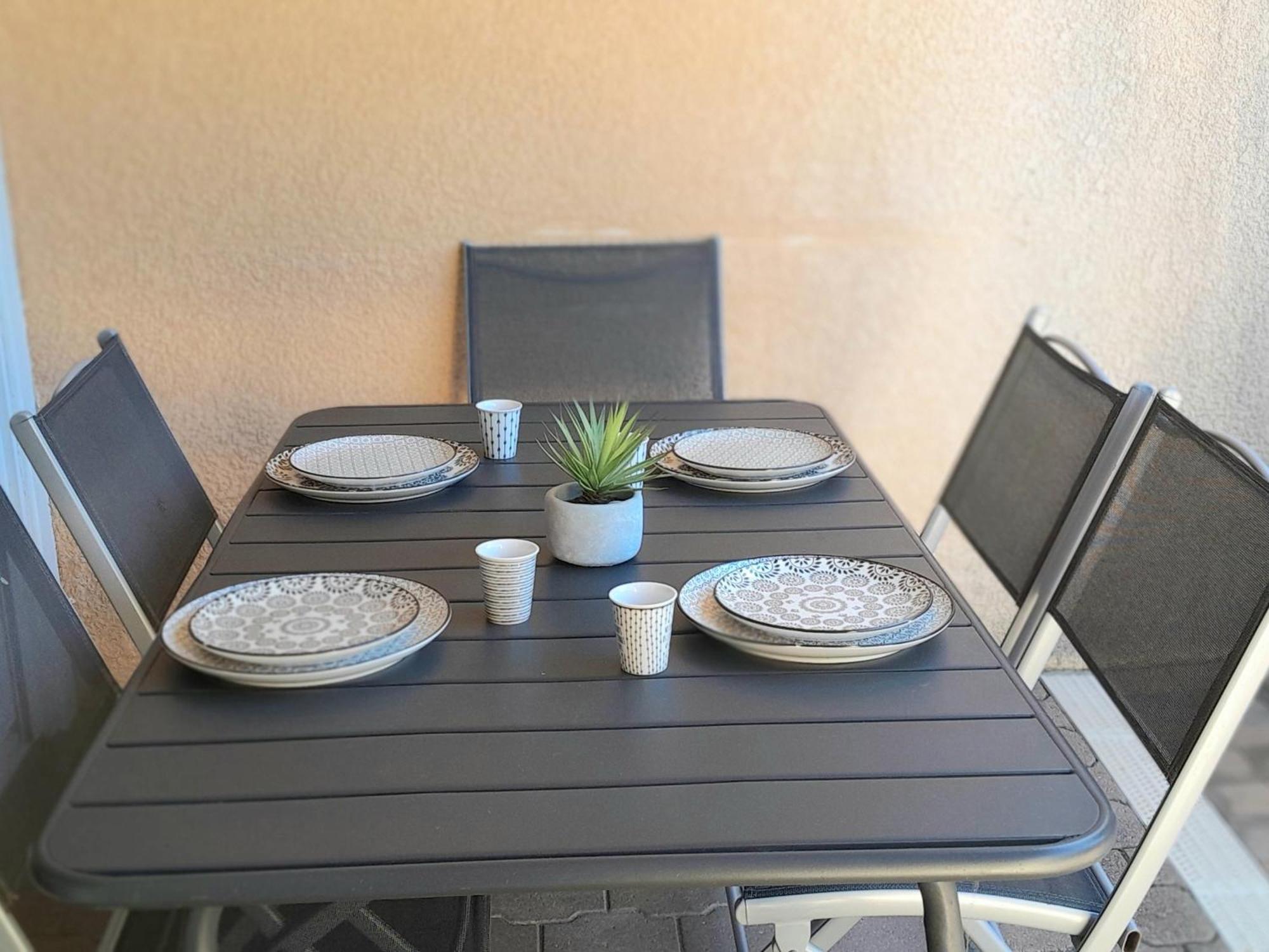 Charmante Villa Patio Avec Terrasse : Proche Plages Et Centre, Ideale Pour 4 Personnes - Fr-1-239-789 카브레톤 외부 사진